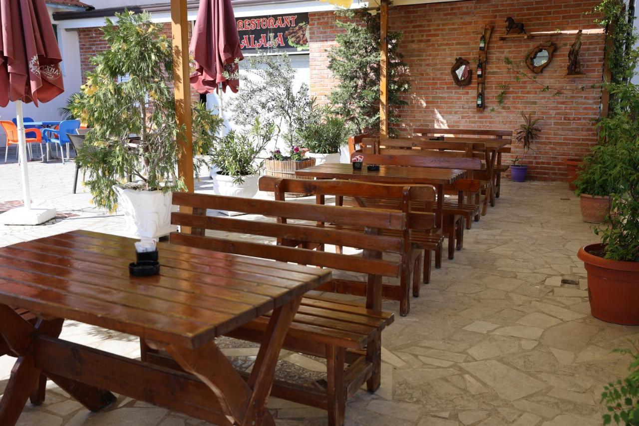 Hotel Kalaja Boks Luaran gambar