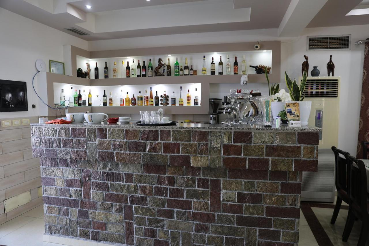 Hotel Kalaja Boks Luaran gambar